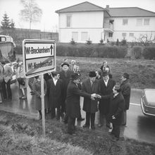 Enthüllung des Ortsausgangsschilds von Nordenstadt nach Breckenheim, 1977