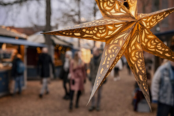 Gelb brauner Stern beleuchtet