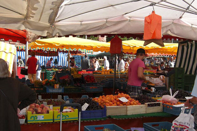 Verschiedene Stände auf dem Dern’schen Gelände.