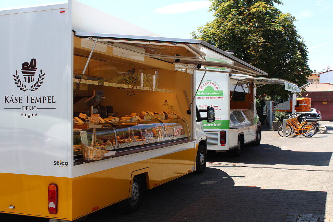 Weekly market in Mainz-Kostheim