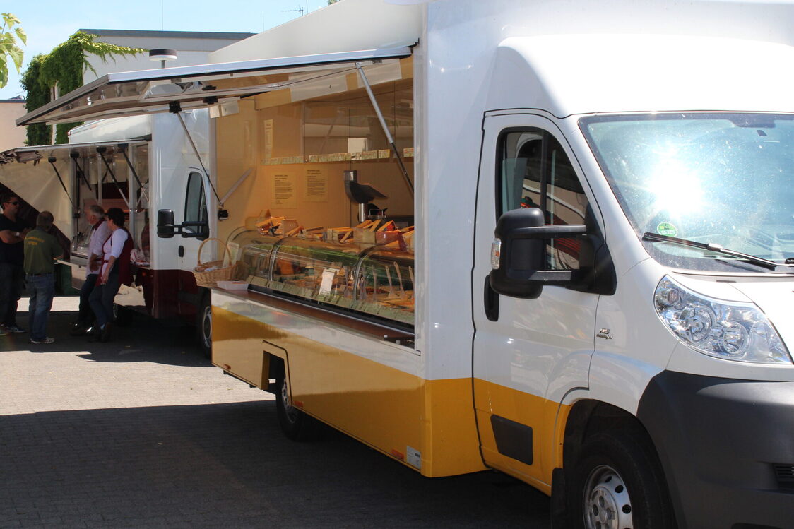 Weekly market in Mainz-Kostheim