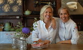Bild von Nathalie und Jennifer Dienstbach in ihrem Restaurant