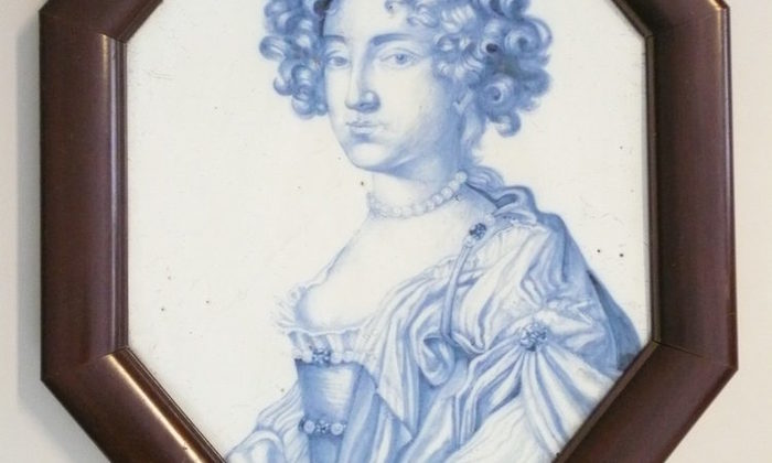 Gerahmte Fliese vermutlich mit Portrait der Prinzessin Luise-Henriette von