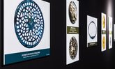 Blick auf Ausstellungswand mit Bild einer keltischen Schmuckscheibe