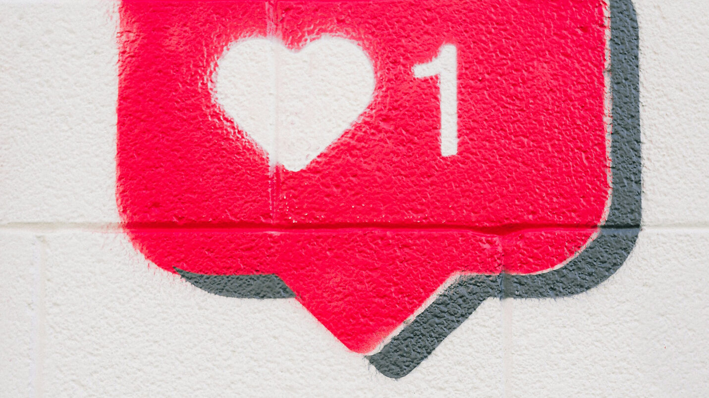 La photo montre un cœur.