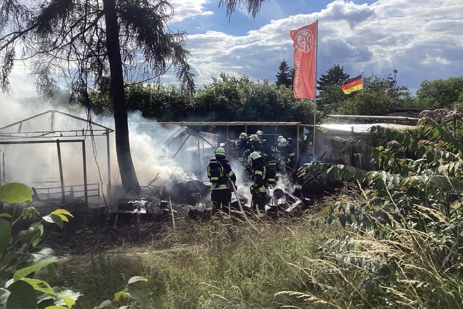 Brand einer Gartenhütte