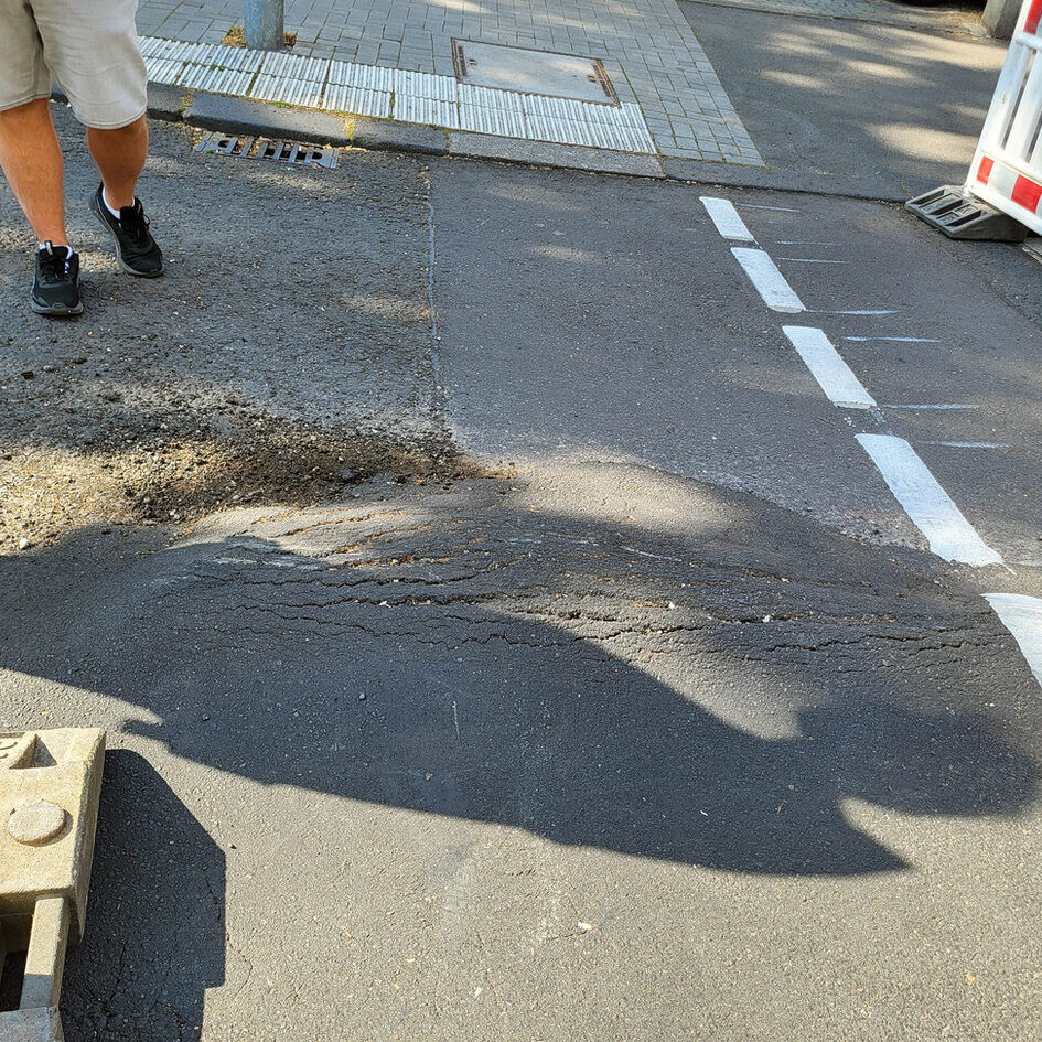 Dotzheimer Straße: Teilsperrung wegen Fahrbahnschäden durch Hitze 