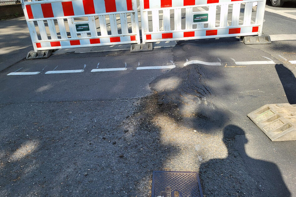 Dotzheimer Straße: Teilsperrung wegen Fahrbahnschäden durch Hitze 