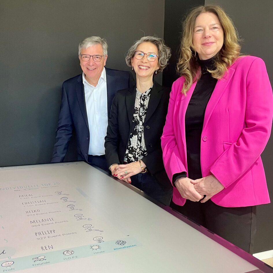 Oberbürgermeister Gert-Uwe Mende, Dekanin Arami Neumann sowie Bürgermeisterin und Umweltdezernentin Christiane Hinninger (v.l.n.r.).