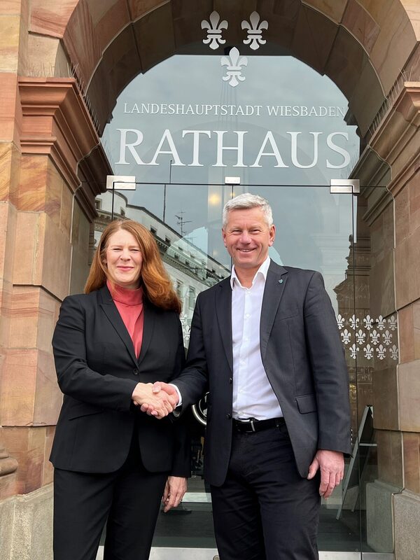 Prof. Dra. Ute Knippenberger y Jefe de Construcción y Transporte Andreas Kowol.