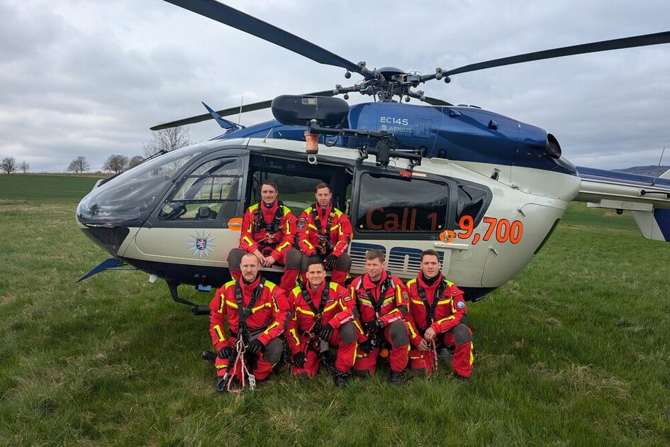Die sechs neuen Luftretter der Einheit „Spezielle Rettung aus Höhen und Tieferen“.
