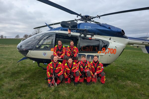 The six new air rescuers in the "Special rescue from heights and depths" unit.