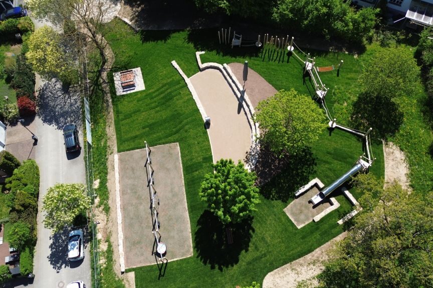 Der neue Spielplatz.