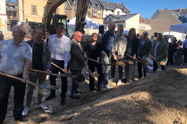 Bild vom symbolischen Spatenstich