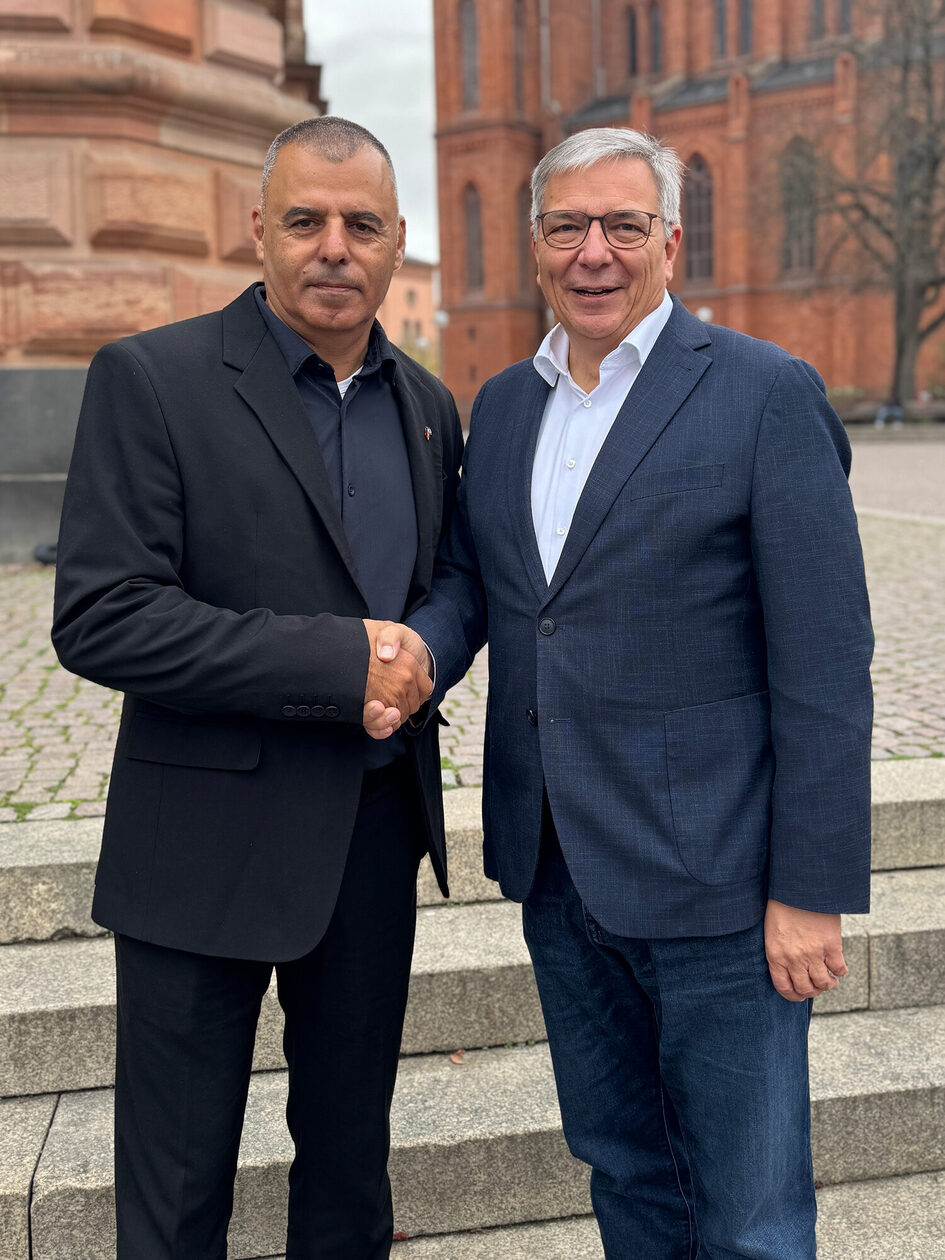 Bürgermeister Rafi Saar (links) und Oberbürgermeister Gert-Uwe Mende.