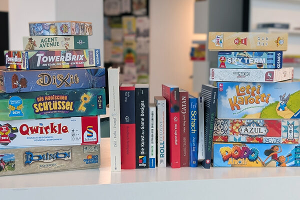 Gespendete Spiele und Bücher.