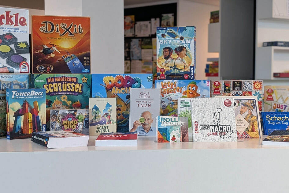 Gespendete Spiele und Bücher.