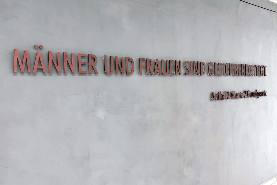 Männer und Frauen sind gleichberechtigt.