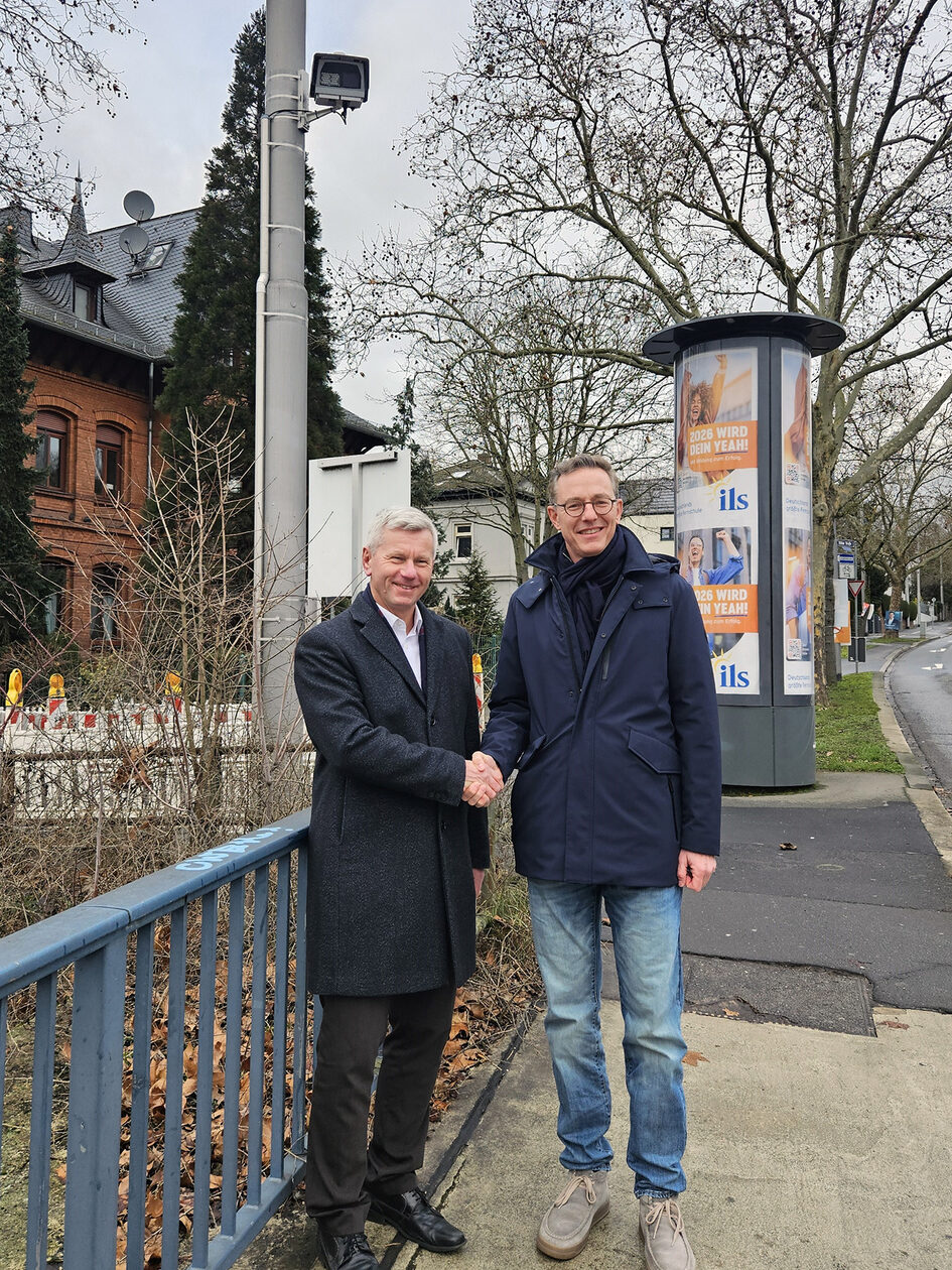 Andreas Kowol (links), Verkehrsdezernent, und Daniel Scholz-Stein, Geschäftsführer Vitronic