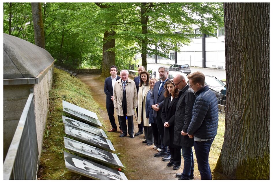 From left to right: Dr. Hendrik Schmehl, Head of Cultural Affairs of the City of Wiesbaden, Joseph Lorent, President of the "Fédération des Enrôlés de Forces, Victimes du Nazisme", Dr. Peter Quadflieg, Director of the Wiesbaden City Archive, H.E. Sylvie Lucas, Ambassador of the Grand Duchy of Luxembourg, Christine Lorent-Freilinger, "Fédération des Enrôlés de Forces, Victimes du Nazisme", Nicolas Bergeret, Consul General of the French Republic, Sofia Karipidou, Deputy Mayor of the City of Wiesbaden, Dr. Stefan Korbach, Member of the Bundestag, and Alexander Hofmann, Member of the State Parliament.