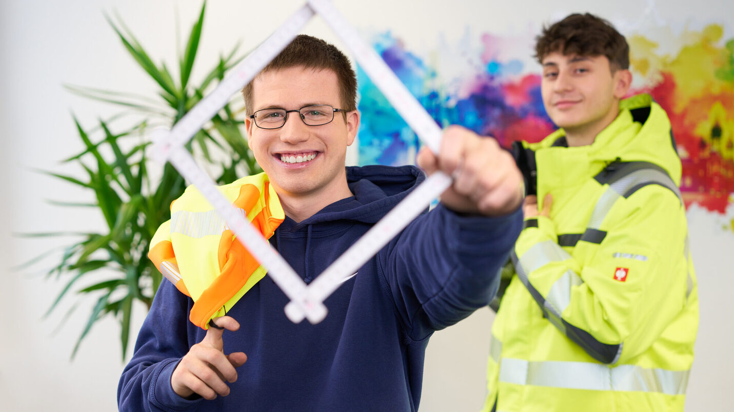 Alexander F. + Daniel S., ασκούμενοι τεχνικοί τοπογραφίας