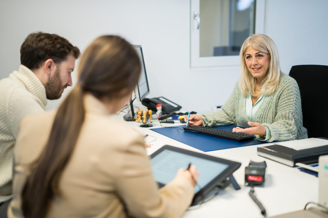 Meryem G., administrative specialist