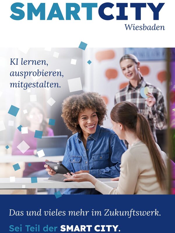 Poster der Kampagne mit Frauen an einem Tisch mit einem Tablet, die sich unterhalten. Text: KI Lernen, ausprobieren, mitgestalten. Das und vieles mehr im Zukunftswerk.