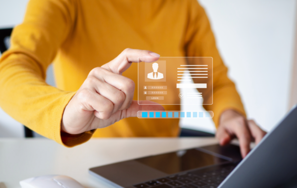 Людина натискає на документ, що посвідчує особу, який проектується перед нею