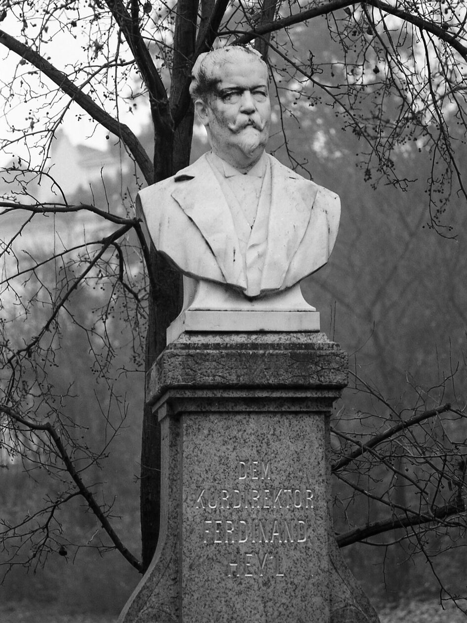 Ferdinand-Hey'l-Denkmal, 1972