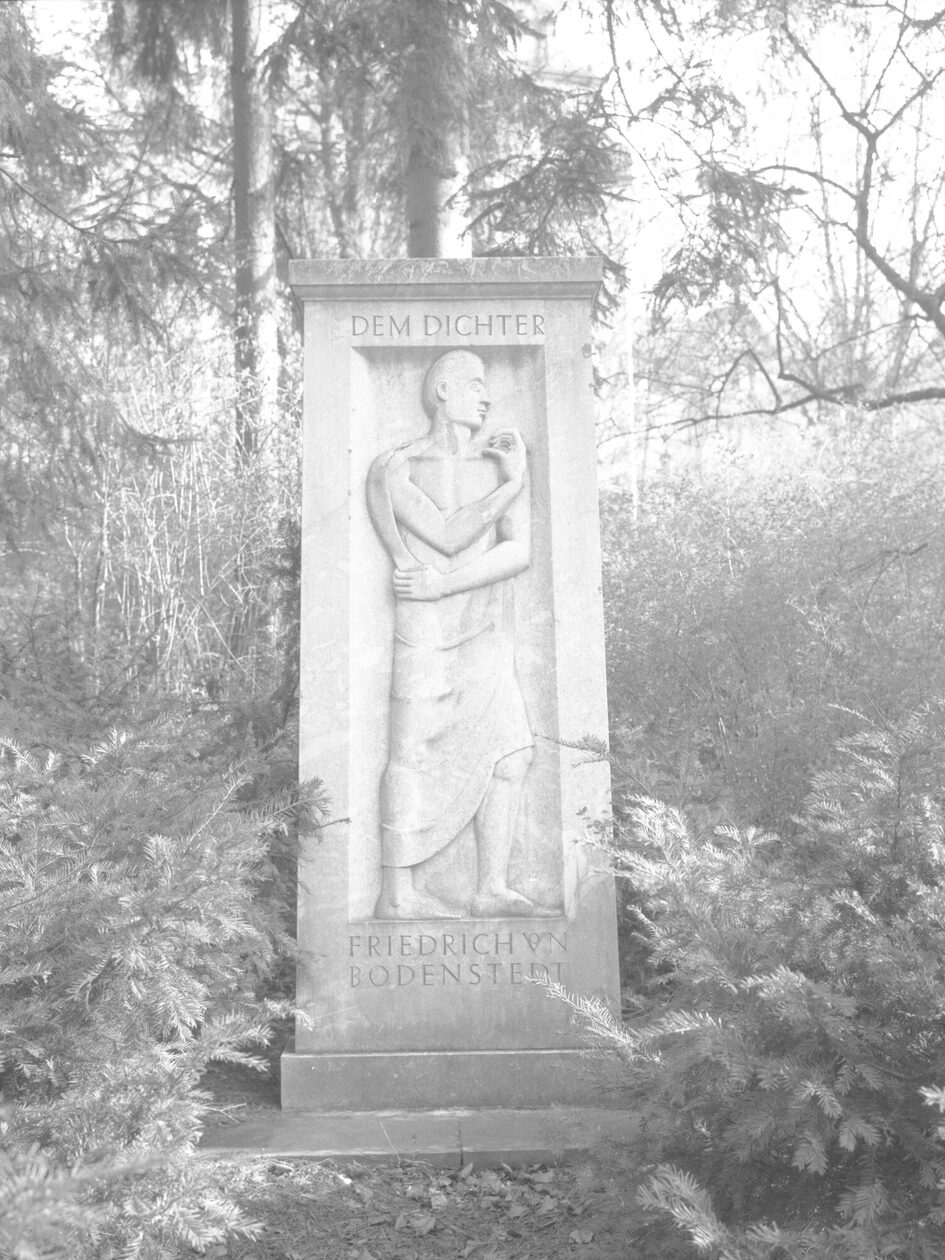 Monumento a Friedrich von Bodenstedt, 1991