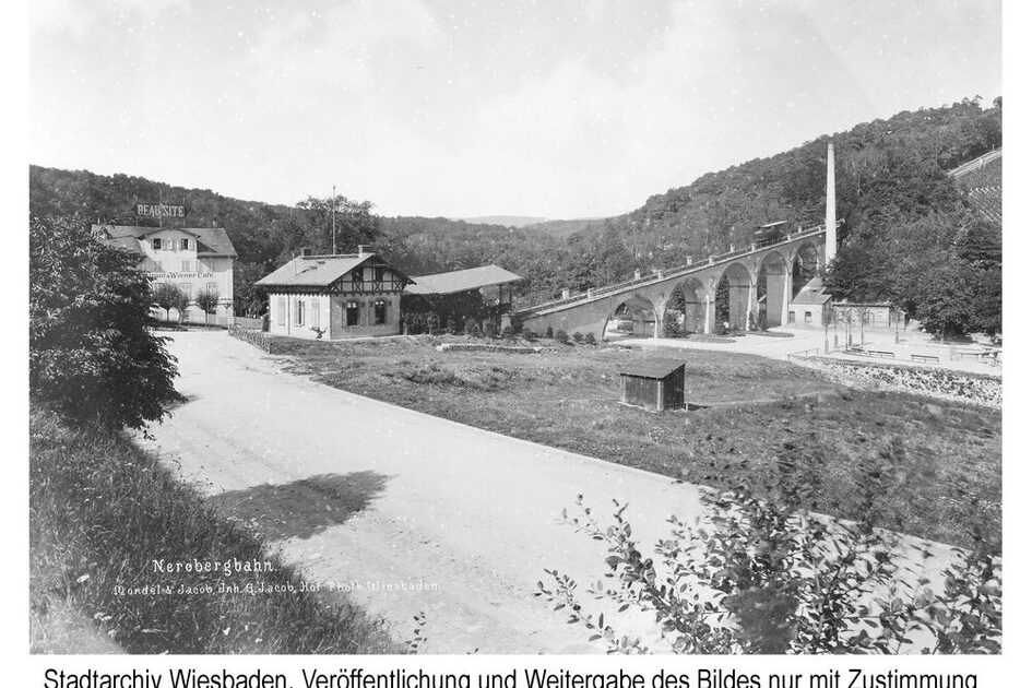 Beau Site an der Talstation der Nerobergbahn, 1896