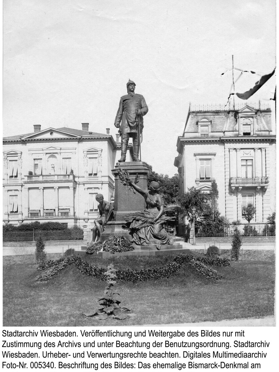 Bismarck-Denkmal am ehemaligen Bismarckplatz, um 1900