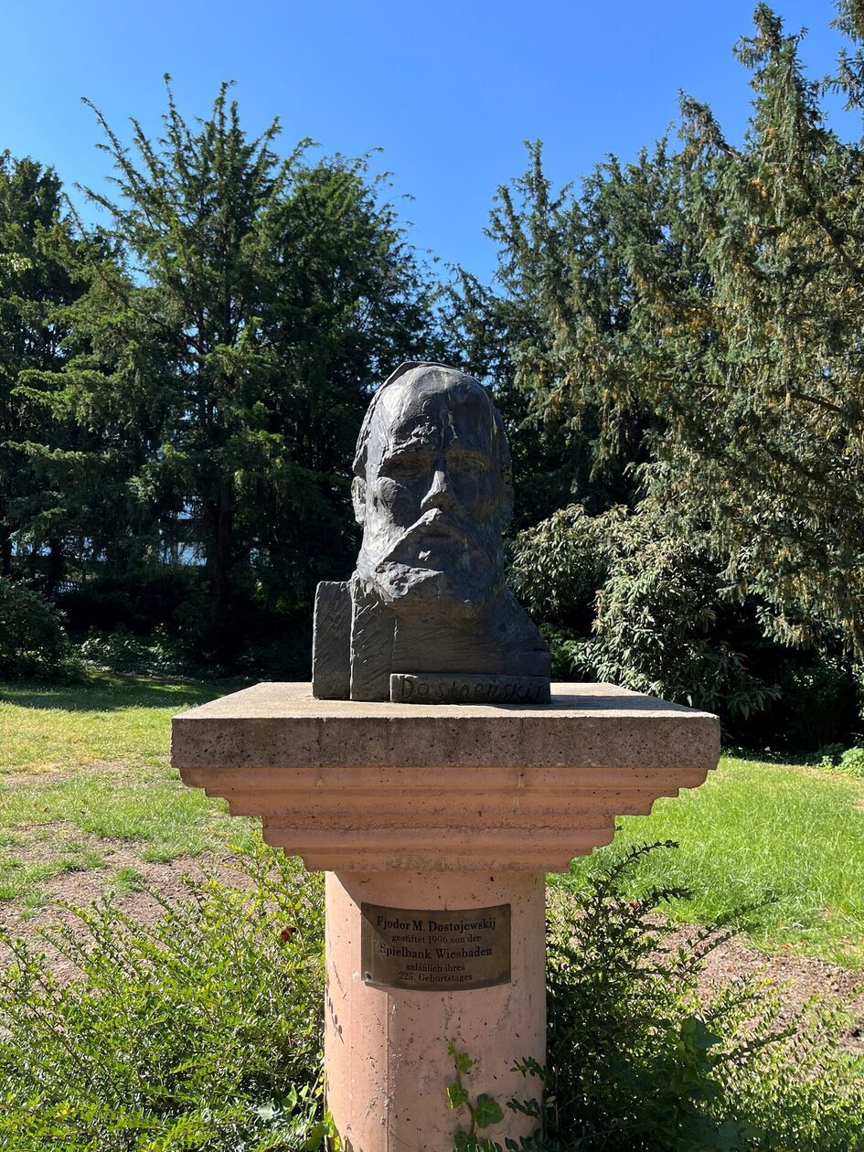 Погруддя Достоєвського в курортних садах