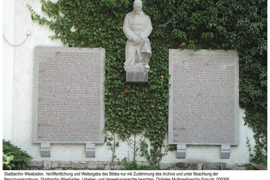 Tablice pamiątkowe na cmentarzu w Kostheim