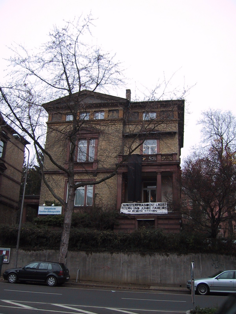 Das Haus an der Emser Straße 3 als zwischenzeitlicher Unterbringungsort der EFB
