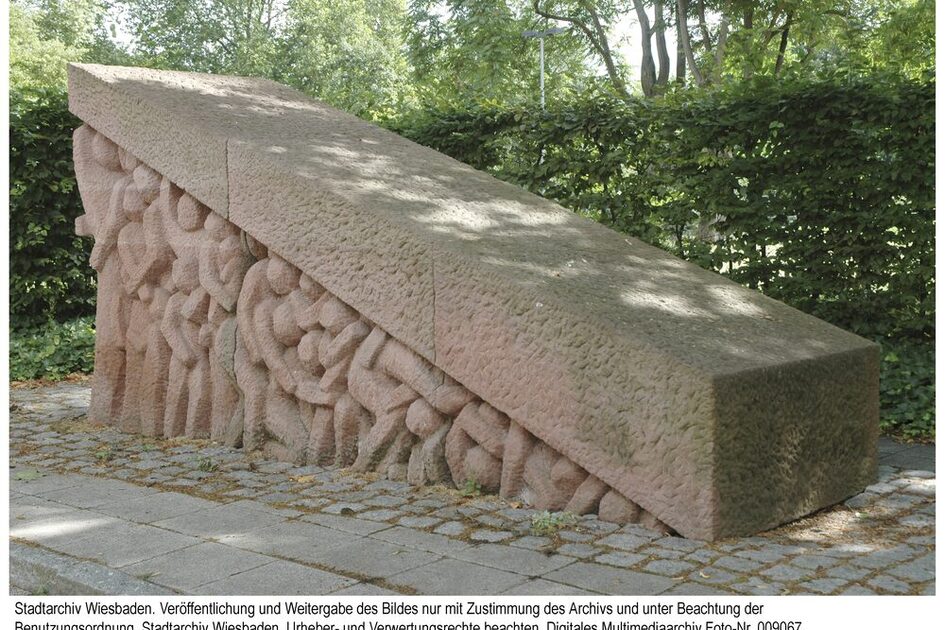 Sinti- und Roma-Denkmal in der Bahnhofstraße, 2005