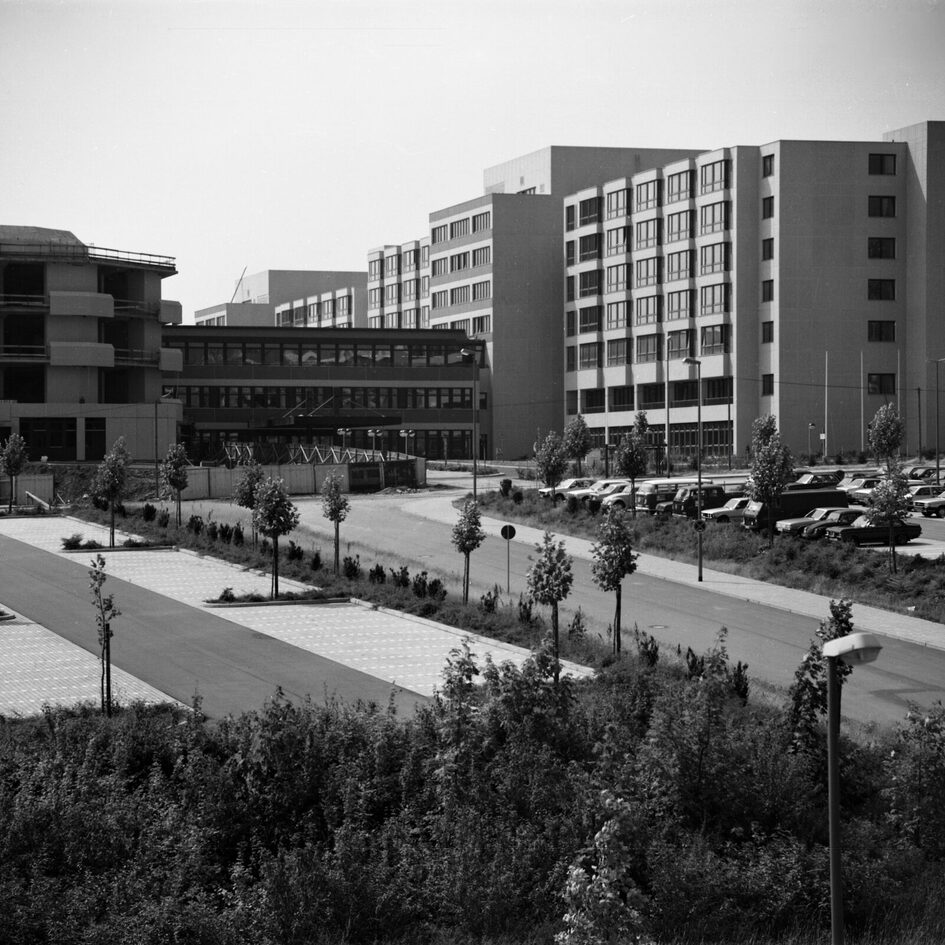 Helios Dr. Horst Schmidt Kliniken: Kinderklinik, 1985