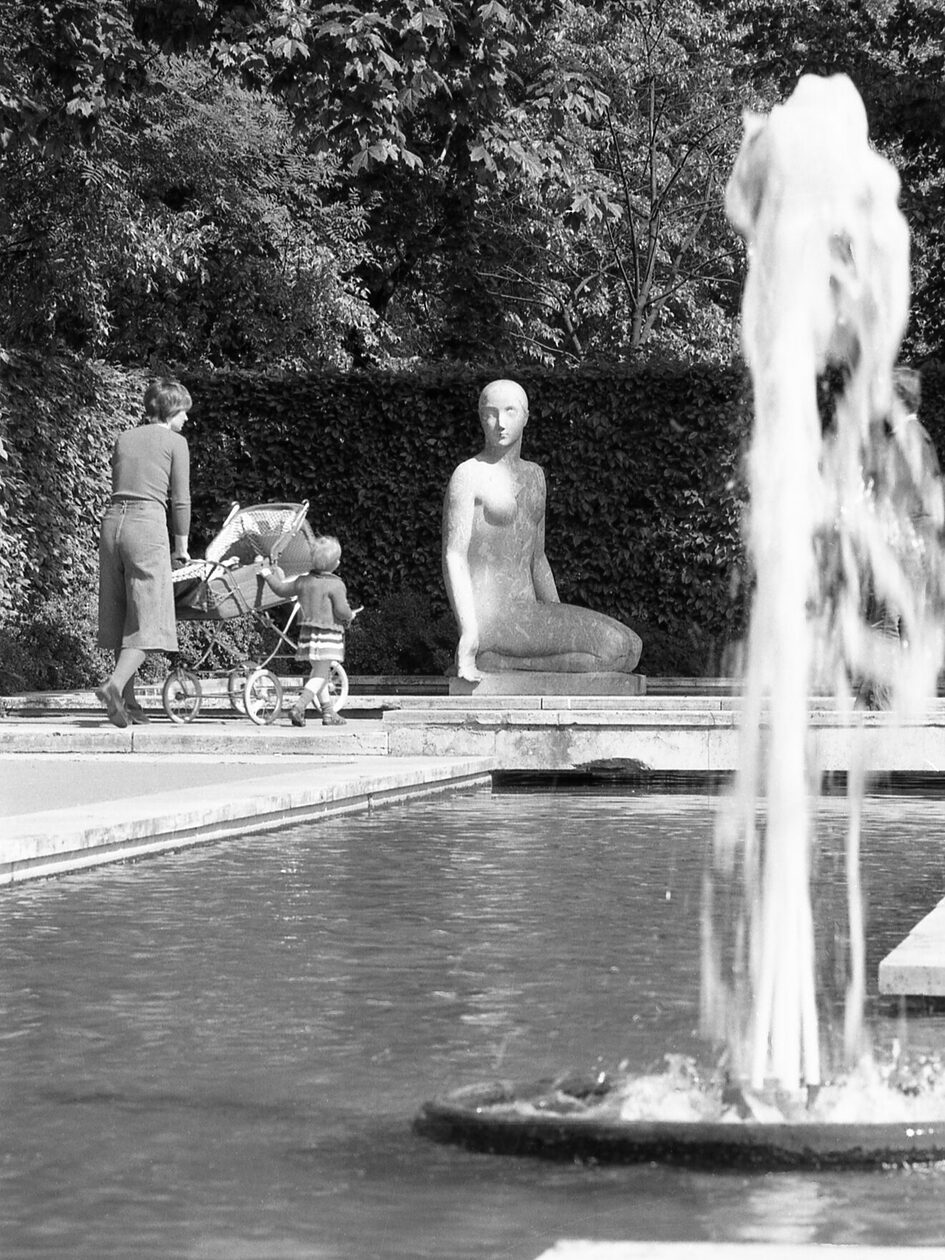 "Весенняя нимфа" Арнольда Хенслера, заводы Райзингер и Герберт, около 1977 года.