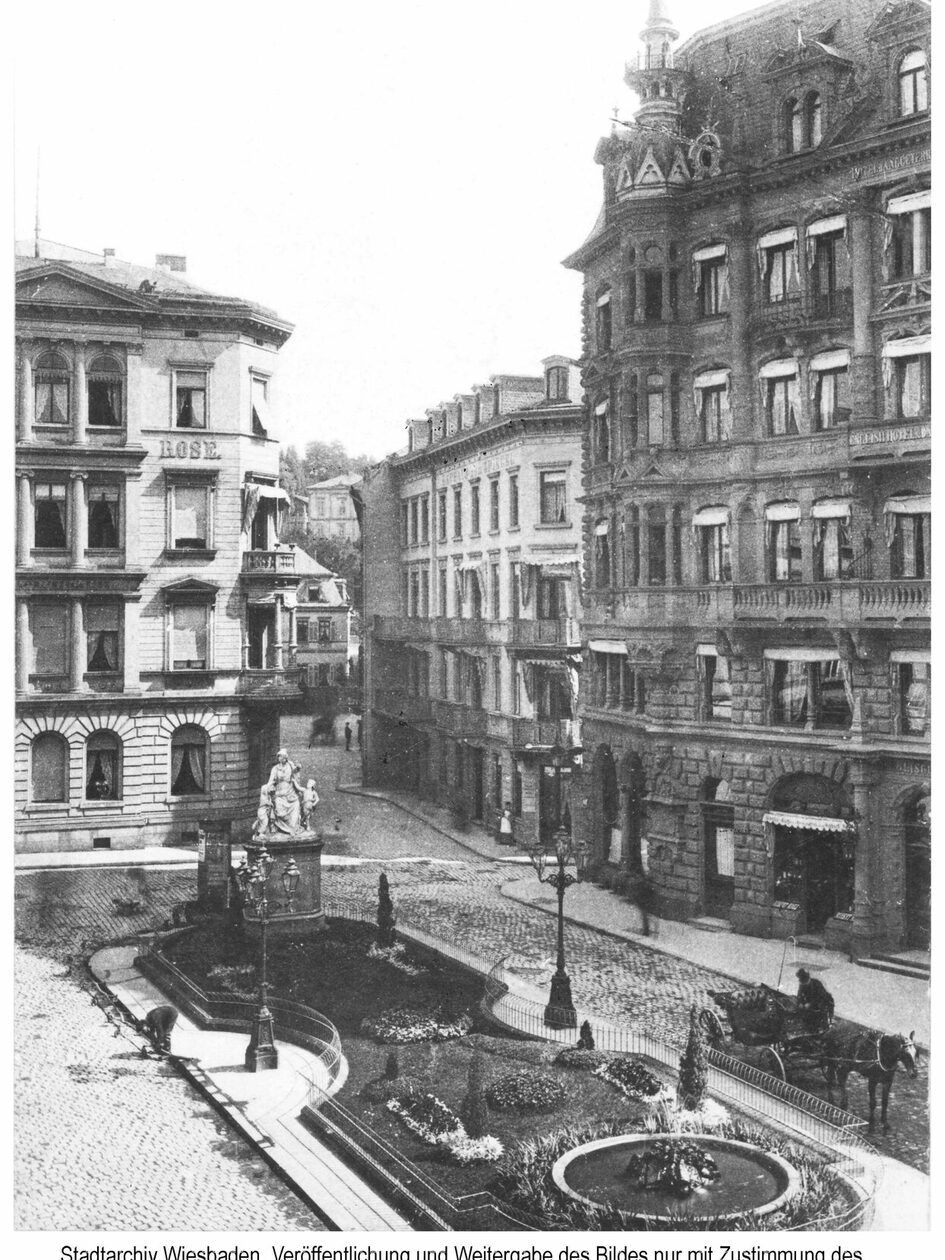 Kranzplatz mit Hygieia-Gruppe, um 1890
