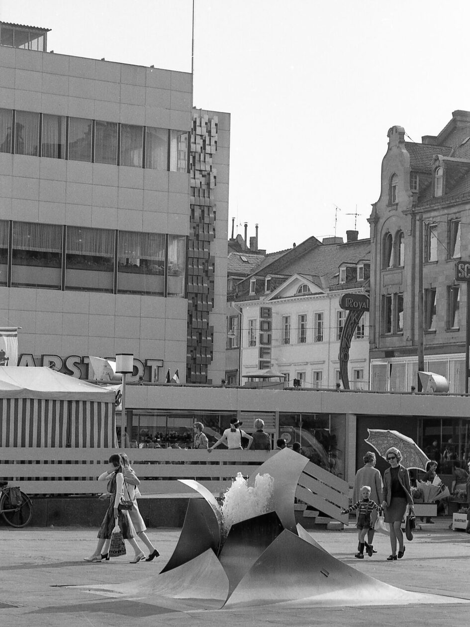 نافورة جديدة في موريشيوس بلاتز، 1971