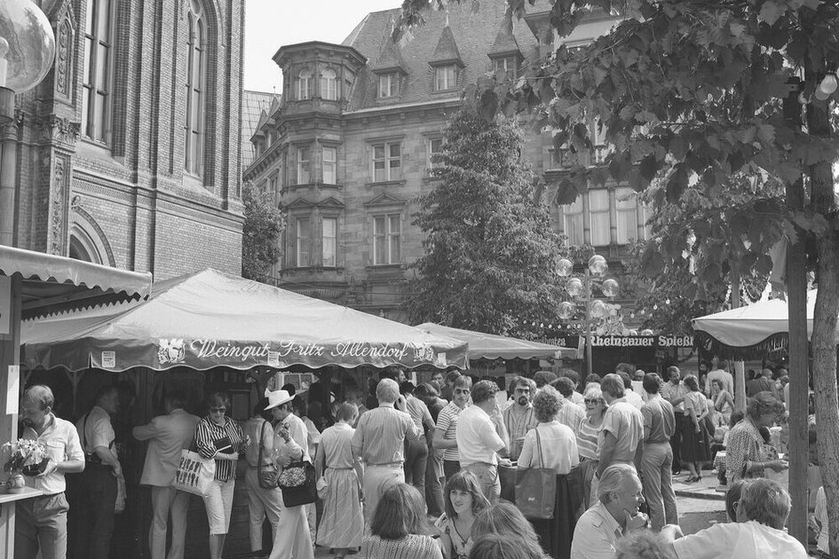 Weinstände vor der Marktkirche, 1984