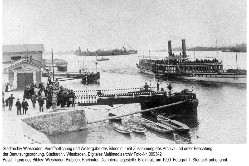 Steam navigation in Biebrich, around 1900
