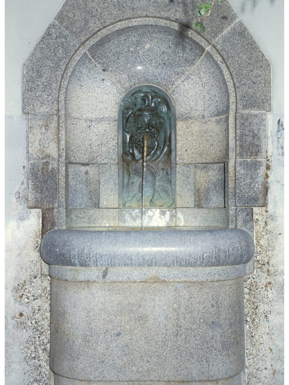Brunnen der Schützenhofquelle, 2003