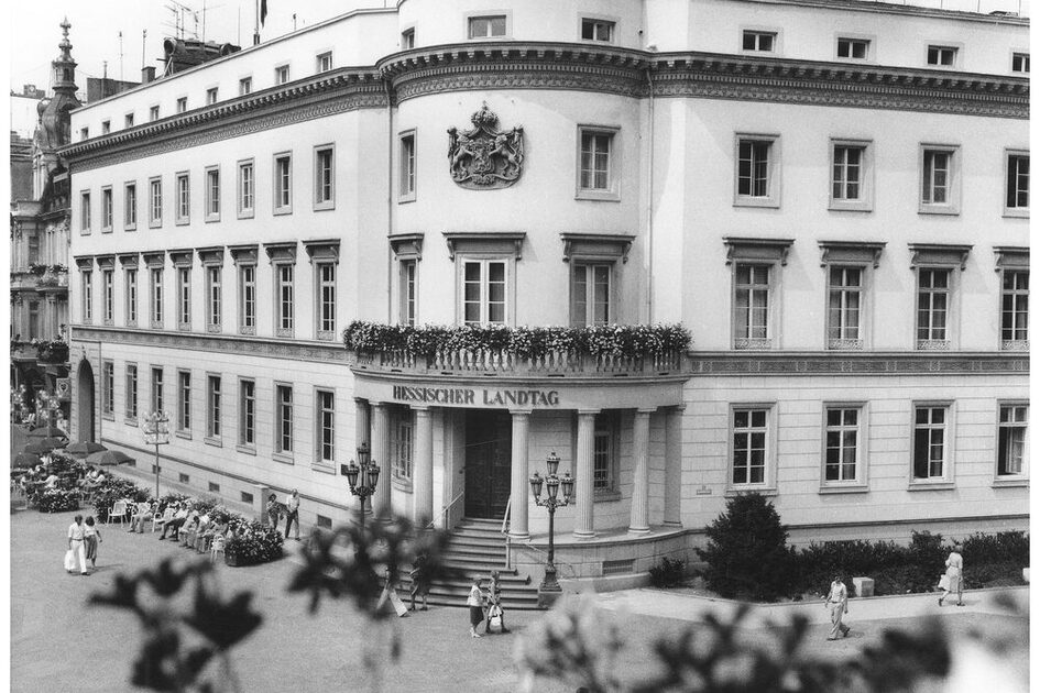 قصر المدينة مع مقر برلمان ولاية هيسن، حوالي عام 1970.