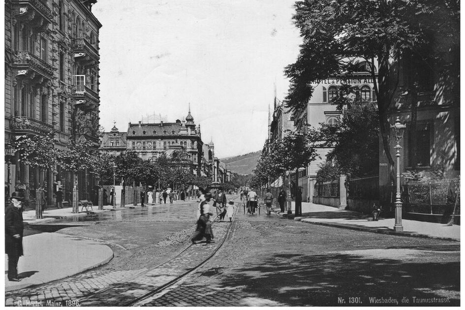 Blick vom Kureck in die Taunusstraße, 1896