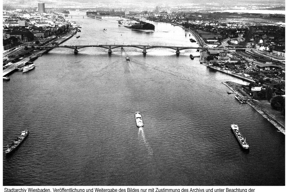 جسر تيودور هيوس، 1964