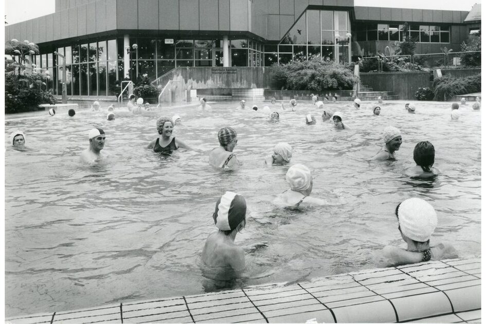 Открит басейн на термалните бани Аукамтал, около 1985 г.