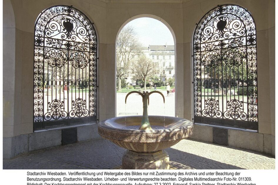 Kochbrunnen im Kochbrunnentempel