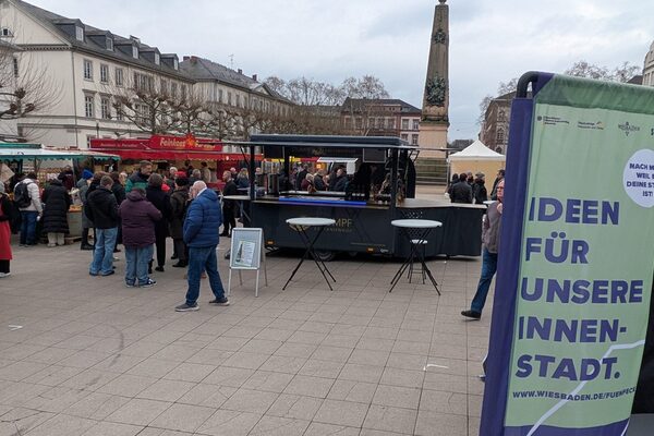 The weekly afternoon market is intended to revitalize Wiesbaden's city centre. It is funded by the federal program "Sustainable inner cities and centers".