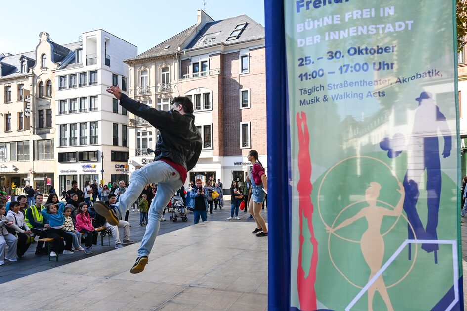 FreiluftARTistik in der Wiesbadener Innenstadt